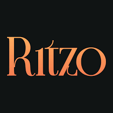 Ritzo-logo selkeää ensitalletusbonusta esittelevässä kasinokortissa